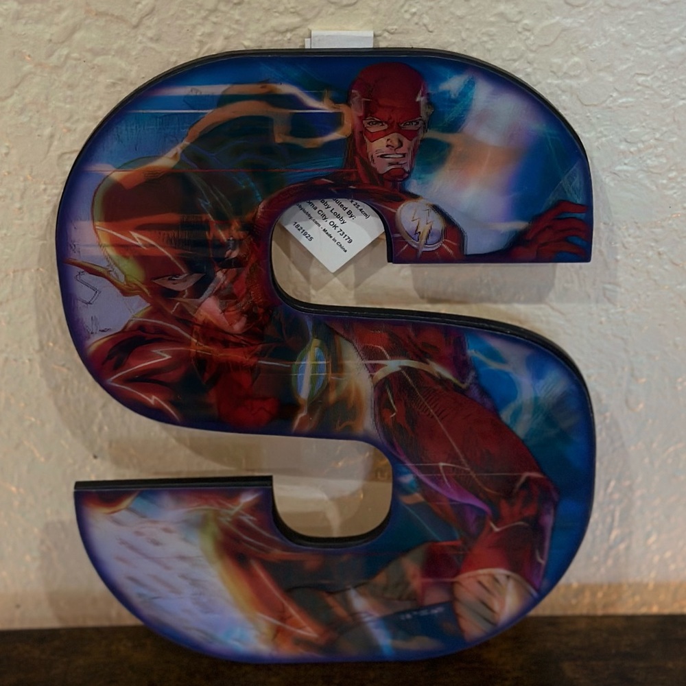 DC Flash holographic letter “S”